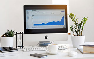 雷蛇新款桌面全息 AI 助手亮相：承诺只提供帮助，绝不评头论足