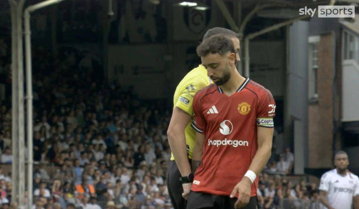 B费亲自回应离开曼联传闻！会继续踢点球，将努力改进避免再罚丢